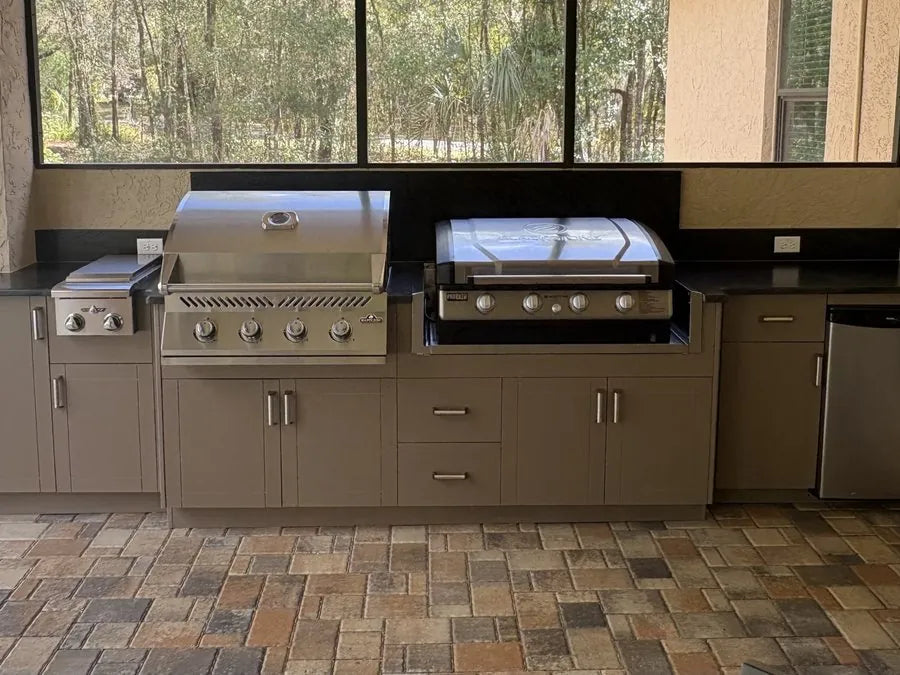 Tan run with grill, griddle and power burner
